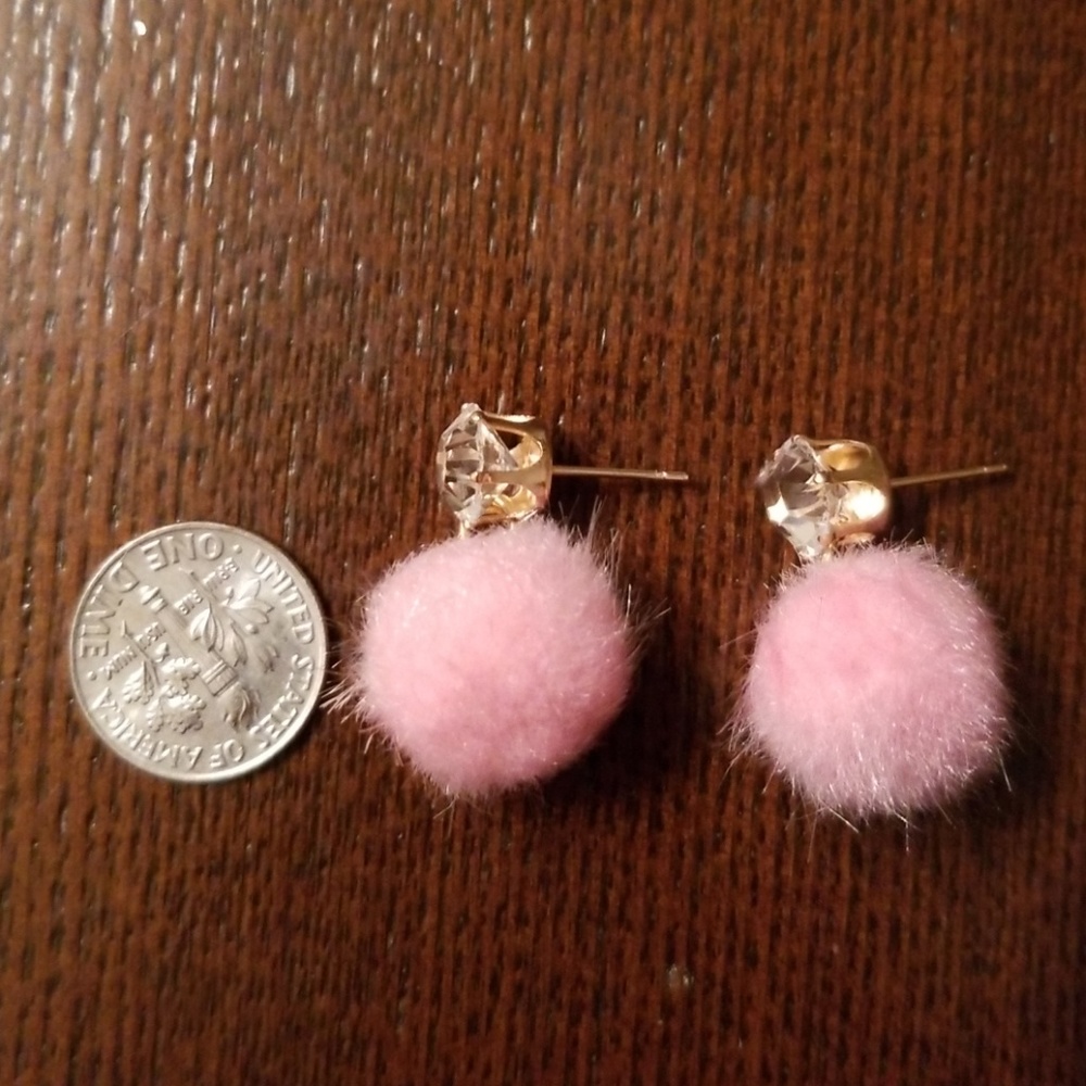 LAST 1🆕️PINK Fuzzy ball earrings - Picture 2 of 2